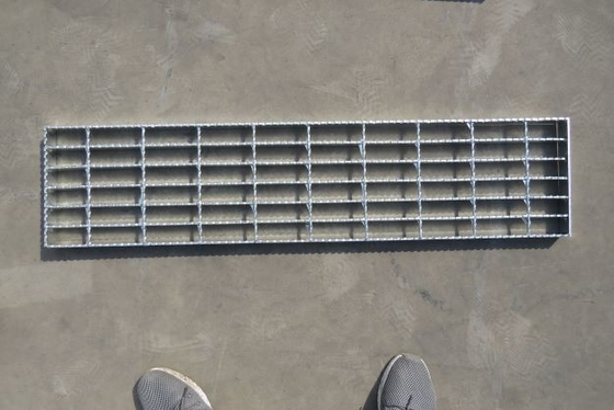 T1 Steel Grate Stair Streads 30mm Bearing Bar Pitch