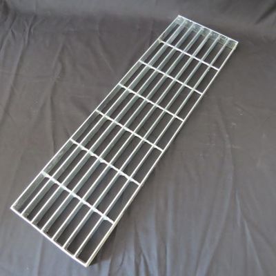 Cầu thang thép mạ kẽm nhúng nóng mạ kẽm Màu bạc