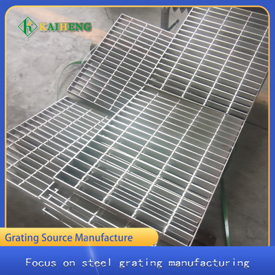 Lưới hàn an toàn Hàng rào chống rơi mái Lan can cho ban công Bước cầu thang