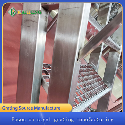 Tấm bậc thang bằng thép không gỉ T3 để sử dụng trong nhà trong xưởng sản xuất hóa chất